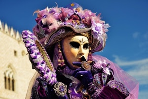 viola, maschera, carnevale, cappello, venezia, palazzo, costume, cielo, piume, azzurro, donna, anello, nuvole, orecchini, guanti, guanto