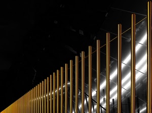 oro, nero, tubi, prospettiva, acciaio, notte, cancellata, pali, giallo, diagonale, riflesso, notturno