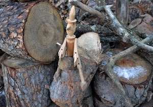 legno, pinocchio, tronchi, rami, burattino, corteccia, pupazzo, naso, legna, cappello, alberi, tronco, scultura, giocattolo