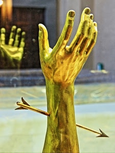 oro, freccia, mano, riflesso, dita, vetrina