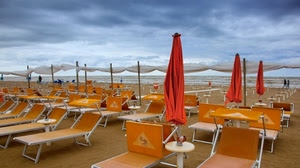 ombrelloni, spiaggia, lettini, mare, arancione, sdraio, lido, nuvole, giallo