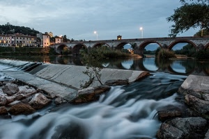 ponte, fiume, acqua, archi, riflesso, lampioni, rocce, luci, case
