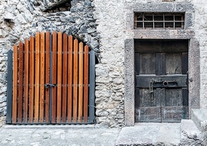 legno, porta, porte, chiuso, portone, portoni, muro, pietre, antico, catenaccio, catena, chiavistello