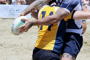 palla, sport, tatuaggi, mani, ovale, giocatori, braccia, pallone, numeri, giallo, abbraccio, sabbia