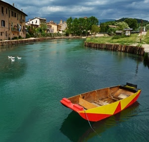 fiume, barca, case, acqua, nuvole, alberi, giallo, anatre