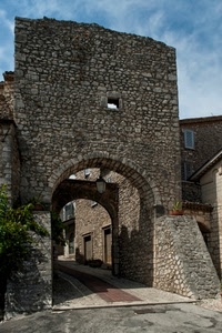 lampione, porta, strada, archi, arco, vicolo, torre, porte, mura, cielo, finestre, piante