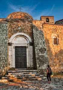 croce, chiesa, porta, campana, donna, gradini, portone, scale, arco