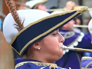 cappello, bianco, orecchino, blu, piuma, penna, banda, strumento, divisa, oro, musicista, musica, profilo, donna, perla, uniforme, suonatrice, sfocato, occhio, tromba, ritratto, naso
