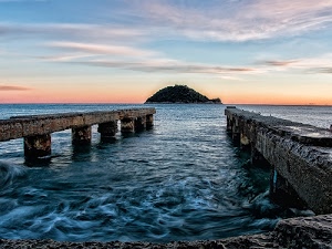 isola, mare, cielo, nuvole, acqua, cemento, tramonto, onde, orizzonte, azzurro, liguria, pontile, rosa