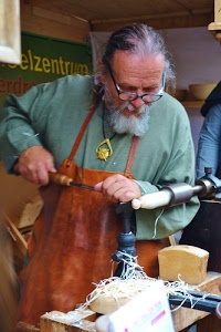 occhiali, barba, artigiano, tornio, grembiule, legno, uomo, scalpello, mani, verde, lavoro, cuoio, marrone, tornitore, trucioli, ciondolo