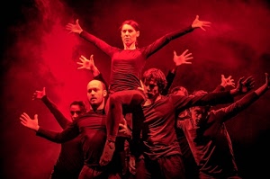 rosso, ballerini, braccia, fumo, spettacolo, mani, gruppo, danzatori, uomini, teatro, danza, ballo, donna, balletto, persone
