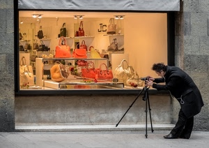 fotografo, vetrina, borse, cavalletto, borsette, auricolare, treppiede, negozio