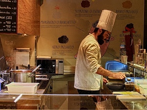 cuoco, cucina, cappello, microonde, pentole, forno, chef, pentola, scritte, cucchiaio, barba, bianco, padella, contenitori, lavagna, bancone, tartufo, tartufi