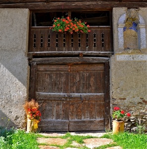 fiori, legno, porta, balcone, portone, gerani, rosso, pietre, erba