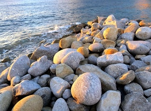 mare, sassi, acqua, pietre, onde, riflesso, azzurro, tramonto, grigio, riva, massi, luce, schiuma