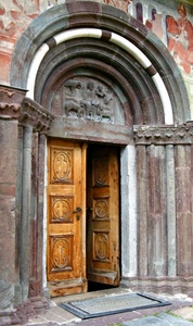 arco, porta, portone, portale, colonne, legno, chiesa, bassorilievo, affreschi, dipinto