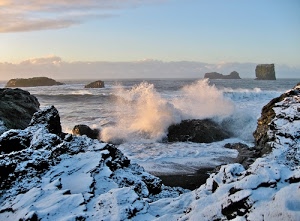 mare, scogli, onde, neve, nuvole, cielo, bianco, acqua, schiuma, rocce, spruzzi, scogliera, isole, inverno, onda