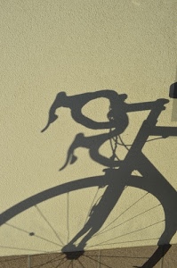 ruota, raggi, bicicletta, manubrio, ombra, muro, freni, telaio, corsa, ombre