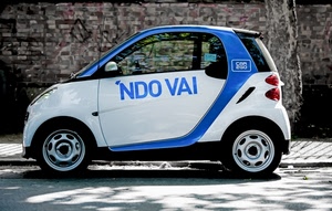 ruote, auto, bianco, blu, strada, macchina, scritta, automobile, azzurro, bicolore, muro, portiera, smart