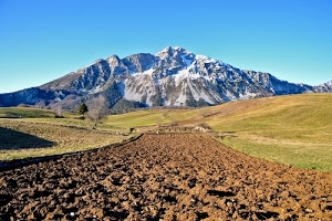 terra, montagna, neve, cielo, verde, azzurro, campi, montagne, erba, prato, panorama, monti, zolle, alberi, prati, aratura, marrone, roccia, celeste, campo, paesaggio, terreno