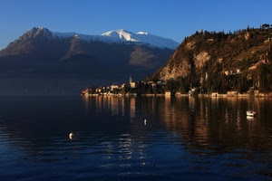 lago, montagne, neve, alberi, riflesso, cielo, paese, acqua, barca, riflessi, panorama, paesaggio, montagna, case, blu, campanile, borgo, boe