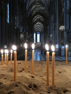 candele, chiesa, sabbia, fiamme, interno, finestre, navata, fiamma, colonne, archi, cera, vetrate, gotico, luci, fiammelle, ceri, persone