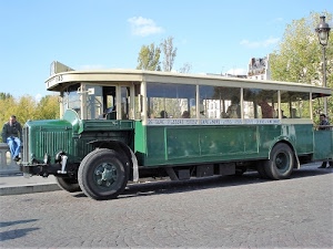 verde, ruote, alberi, lampione, strada, cielo, autobus, azzurro, persone, bus, marciapiede, antico, vecchio, torpedone, passeggeri, passato, parigi, vintage
