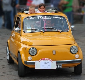 bambini, cinquecento, giallo, automobile, fiat, fari, strada, decappottabile, autista, paraurti, targa, numero, specchietti, raduno, macchina, tergicristalli, fanali, due, gialla