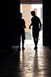 persone, controluce, due, porta, ragazzi, silhouette, ombra, pavimento, uscita, riflesso
