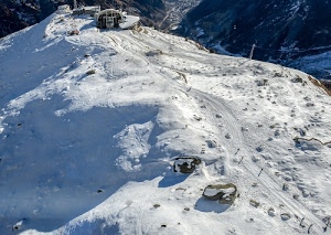 neve, montagna, rifugio, bianco, pista, massi, sciatori, valle, persone, rocce, sci, tralicci, montagne