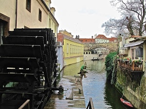 ruota, mulino, ponte, alberi, acqua, fiume, finestre, balcone, canoa, case, canale, vasi, tetti, fiori, pontile, scorcio, pale, riflessi, legno, arco, rami
