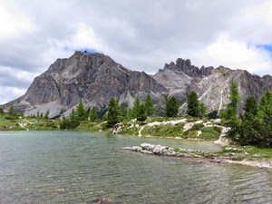 acqua, lago, alberi, montagne, montagna, rocce, nuvole, verde, roccia, cielo