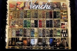 vetrina, cioccolatini, negozio, rosso, colori, insegna, caramelle, verde, bianco, dolci, cioccolato, cioccolata, blu, oro, dolciumi, esposizione