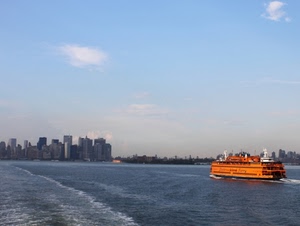 mare, grattacieli, traghetto, onde, nave, città, arancione, palazzi, battello, barca, panorama, cielo