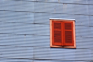 finestra, righe, persiane, rosso, imposte, grigio, legno, ante, muro, minimalismo, arancione, azzurro, linee, cornice