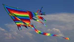 nuvole, cielo, aquilone, colori, coda, rosso, giallo, verde, azzurro, arancione, multicolore, viola, volare, frange, vola, variopinto, blu, strisce, arcobaleno