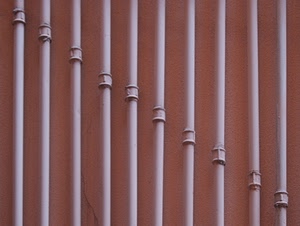 tubi, marrone, linee, rosa, ferro, viola, ringhiera, parallele, muro, minimalismo, bianco, astratto, geometria