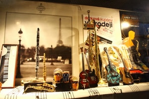 strumenti, chitarre, musica, vetrina, negozio, musicali, tastiera, tromba, tamburi