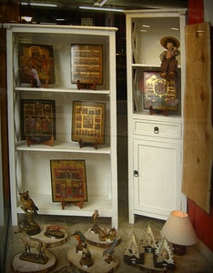 icone, mobili, lume, lampada, animali, legno, quadri, soprammobili, giochi, giocattoli, bianco