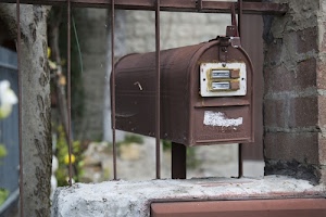 cassetta, ferro, tronco, mattoni, ruggine, posta, campanelli, muro, marrone, lettere, ringhiera, metallo, etichette, postale, contenitore, buca, sbarre, grata, pulsanti, inferriata