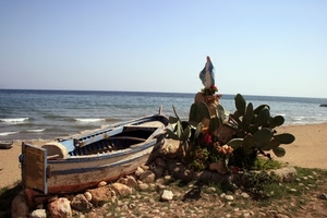 barca, mare, spiaggia, pianta, madonna, sassi, cielo, fico, orizzonte, acqua, storto, grassa, india, pietre, statua, madonnina, sabbia