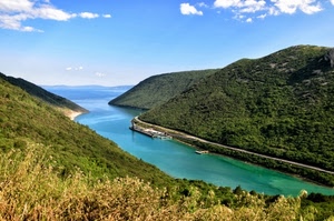 fiume, acqua, colline, nuvole, mare, canale, cielo, boschi, foce, strada, verde, panorama, paesaggio