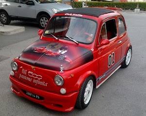 cinquecento, rosso, ruote, auto, parabrezza, fiat, automobile, fari, targa, macchina, rossa, nero, bianco, cofano, ferrari, scritte, tergicristallo, scritta, fanali, cerchioni, numero, numeri, disegno, utilitaria