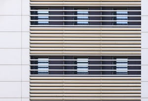 finestre, palazzo, architettura, righe, linee, riflessi, balconi, vetri, sei, geometrico, sbarre, strisce, bianco