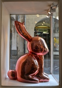coniglio, vetrina, rosso, vetro, rosa, faretti, orecchie, riflesso