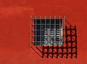 grata, finestra, rosso, muro, ombra, grigio, ferro, ombre, persiane, quadrati, geometrie, riquadri, persiana, quadrata, inferriata