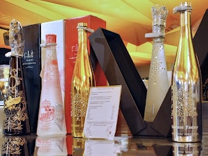 scatole, bottiglie, vetro, dorato, riflessi, bottiglia, nero, nera, riflesso, prezzi, rosso, tappi, listino, colori, liquori, confezioni, oro
