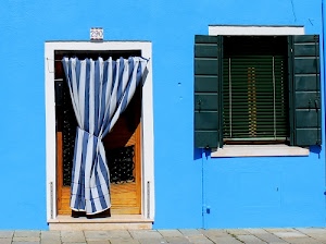 tenda, porta, finestra, azzurro, bianco, uscio, legno, righe, numero, verde, veneziana, persiane, blu, ante, verdi, numeri, ingresso, persiana, facciata