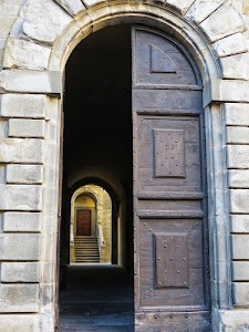 porta, portone, legno, arco, uscio, archi, aperto, pietre, scale, porte, entrata, gradini, scalini, palazzo, prospettiva, corridoio, usci, scala, mattoni, scalinata