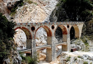 ponte, archi, montagna, arcate, viadotto, verde, cerchi, alberi, colonne, rocce, sassi, piante, curve, cespugli, strada, roccia, piloni, acquedotto